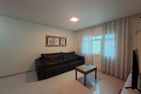 Sala de casa para alugar com 3 quartos, 131m² em Vila Assuncao, Praia Grande