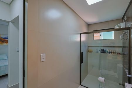 Casa à venda com 215m², 3 quartos e 2 vagasBanheiro da Suíte