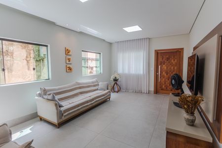Casa à venda com 215m², 5 quartos e 2 vagasSala