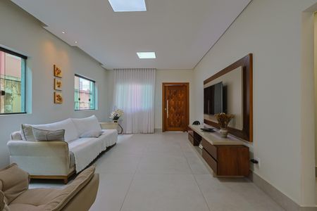 Casa à venda com 3 quartos, 215m² em Santa Cruz, Belo Horizonte