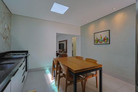 Casa à venda com 215m², 3 quartos e 2 vagasSala de jantar