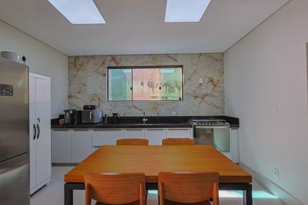 Casa à venda com 3 quartos, 215m² em Santa Cruz, Belo Horizonte