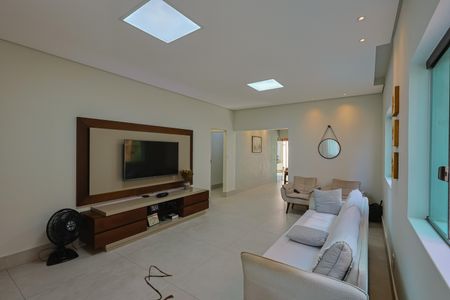 Casa à venda com 215m², 3 quartos e 2 vagasSala