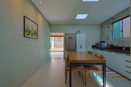 Casa à venda com 3 quartos, 215m² em Santa Cruz, Belo Horizonte