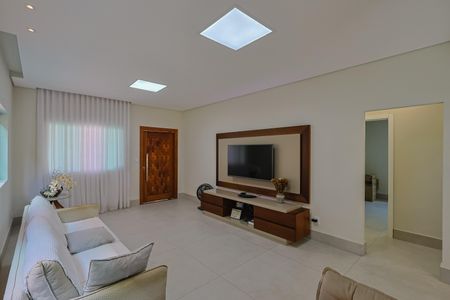 Casa à venda com 3 quartos, 215m² em Santa Cruz, Belo Horizonte