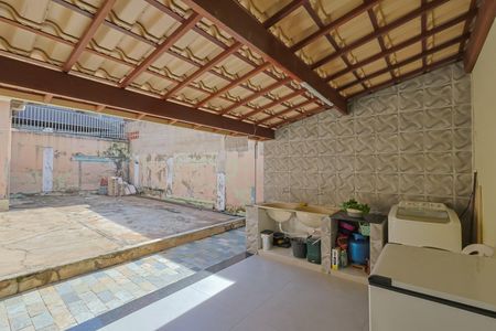 Casa à venda com 215m², 3 quartos e 2 vagasÁrea de serviço