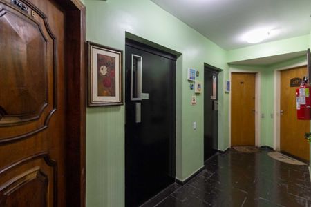 Apartamento à venda com 55m², 2 quartos e 1 vaga Apartamento à venda com 55m², 2 quartos e 1 vagaHall social