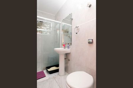 Banheiro de apartamento à venda com 1 quarto, 43m² em Menino Deus, Porto Alegre