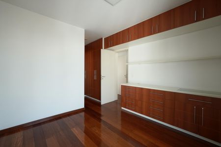 Apartamento à venda com 125m², 3 quartos e 2 vagasSuíte