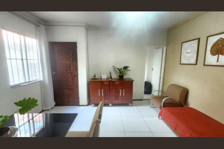 Casa para alugar com 56m², 2 quartos e sem vaga Casa para alugar com 56m², 2 quartos e sem vagaSala