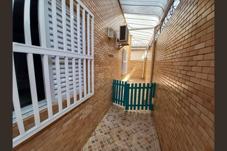 Corredor de casa para alugar com 3 quartos, 116m² em Vila Valenca, São Vicente