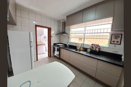 Cozinha de casa para alugar com 3 quartos, 116m² em Vila Valenca, São Vicente