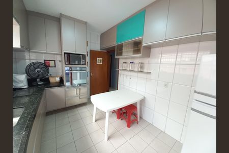 Cozinha de casa para alugar com 3 quartos, 116m² em Vila Valenca, São Vicente