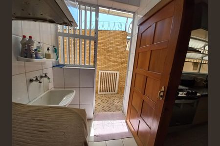 Área de Serviço de casa para alugar com 3 quartos, 116m² em Vila Valenca, São Vicente