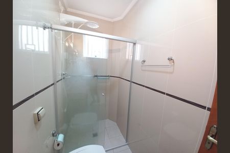 Banheiro da Suíte de casa para alugar com 3 quartos, 116m² em Vila Valenca, São Vicente