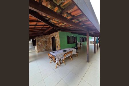 Casa à venda com 360m², 3 quartos e 6 vagas Casa à venda com 360m², 3 quartos e 6 vagasFoto 01