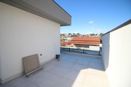 Casa à venda com 330m², 4 quartos e 5 vagasVaranda 1