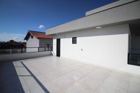 Casa à venda com 330m², 4 quartos e 5 vagasVaranda 2