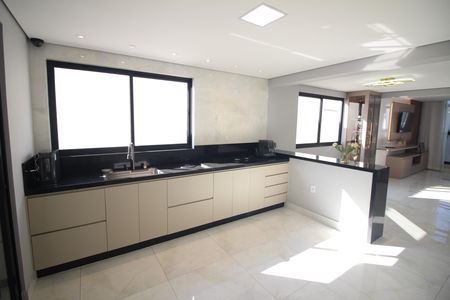 Casa à venda com 330m², 4 quartos e 5 vagasCozinha