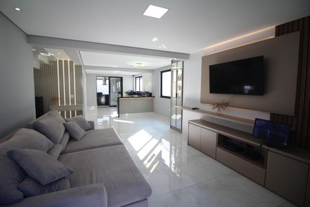 Sala de casa à venda com 4 quartos, 330m² em Industrial, Contagem