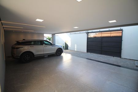 Casa à venda com 330m², 4 quartos e 5 vagasQuintal