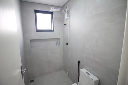 Casa à venda com 330m², 4 quartos e 5 vagasBanheiro 1