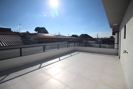Casa à venda com 330m², 4 quartos e 5 vagasVaranda 2