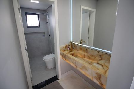 Casa à venda com 330m², 4 quartos e 5 vagasBanheiro 1