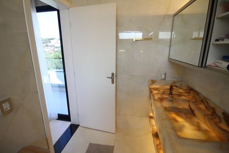Casa à venda com 330m², 4 quartos e 5 vagasSuite Quarto 1