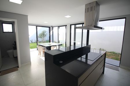 Casa à venda com 330m², 4 quartos e 5 vagasCozinha