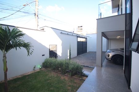 Casa à venda com 330m², 4 quartos e 5 vagasQuintal