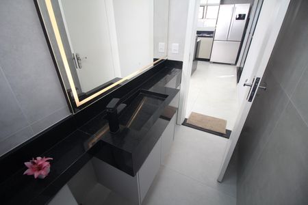 Casa à venda com 330m², 4 quartos e 5 vagasBanheiro 2