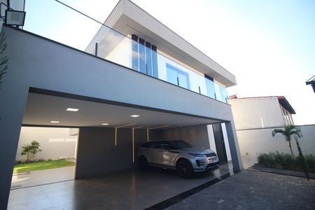 Casa à venda com 330m², 4 quartos e 5 vagasQuintal