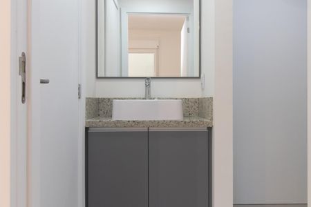 Banheiro de apartamento para alugar com 1 quarto, 28m² em Farroupilha, Porto Alegre