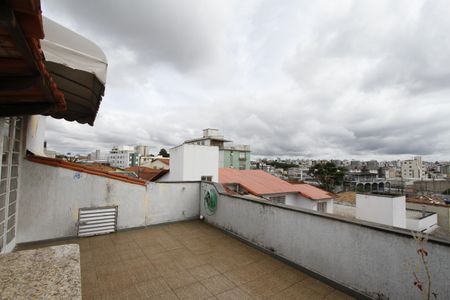 Casa à venda com 220m², 3 quartos e 1 vagaCobertura