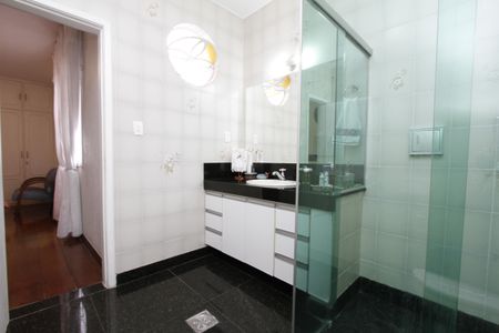 Casa à venda com 220m², 3 quartos e 1 vagaBanheiro da Suíte