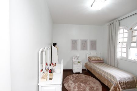 Casa à venda com 220m², 3 quartos e 1 vagaQuarto 2