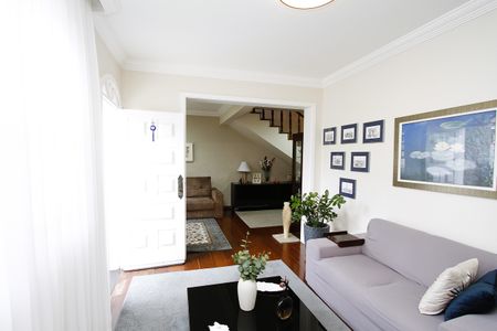 Casa à venda com 220m², 3 quartos e 1 vagaSala