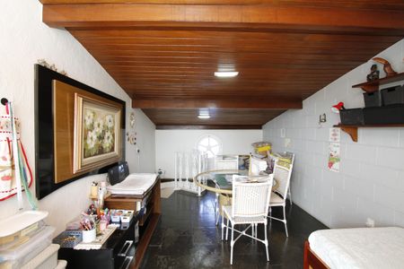 Casa à venda com 220m², 3 quartos e 1 vagaQuarto 4