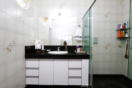 Casa à venda com 220m², 3 quartos e 1 vagaBanheiro da Suíte