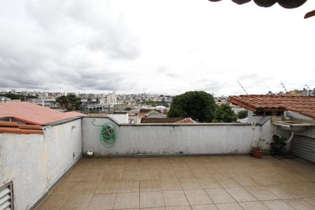Casa à venda com 220m², 3 quartos e 1 vagaAcademia