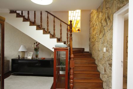 Casa à venda com 220m², 3 quartos e 1 vagaEscada