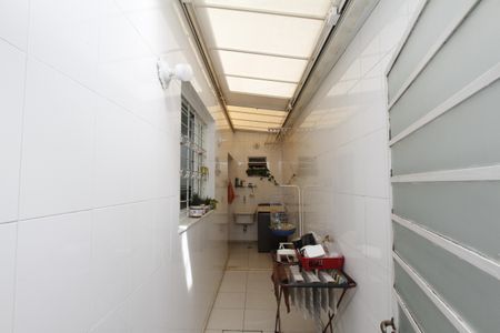 Casa à venda com 220m², 3 quartos e 1 vagaÁrea de Serviço teto retrátil 