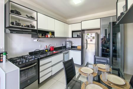 Apartamento para alugar com 105m², 2 quartos e 2 vagas Apartamento para alugar com 105m², 2 quartos e 2 vagasCozinha