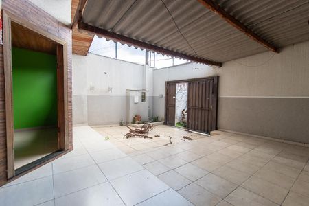 Casa para alugar com 64m², 3 quartos e 1 vaga Casa para alugar com 64m², 3 quartos e 1 vagaGaragem