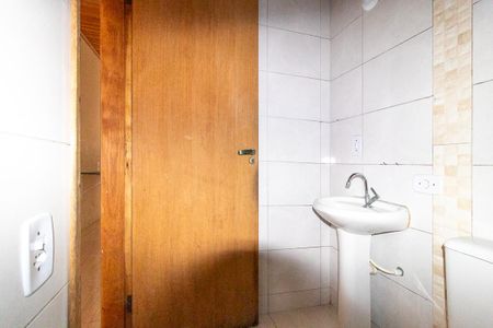 Casa para alugar com 64m², 3 quartos e 1 vaga Casa para alugar com 64m², 3 quartos e 1 vagaBanheiro Social