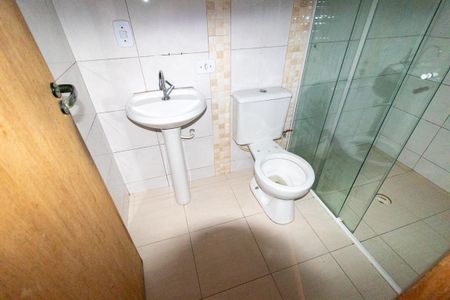 Casa para alugar com 64m², 3 quartos e 1 vaga Casa para alugar com 64m², 3 quartos e 1 vagaBanheiro Social