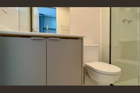 Banheiro de kitnet/studio para alugar com 1 quarto, 26m² em Pompeia, São Paulo