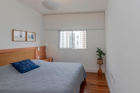 Apartamento à venda com 136m², 3 quartos e 2 vagasSuíte 1