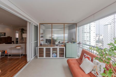 Apartamento à venda com 136m², 3 quartos e 2 vagasVaranda
